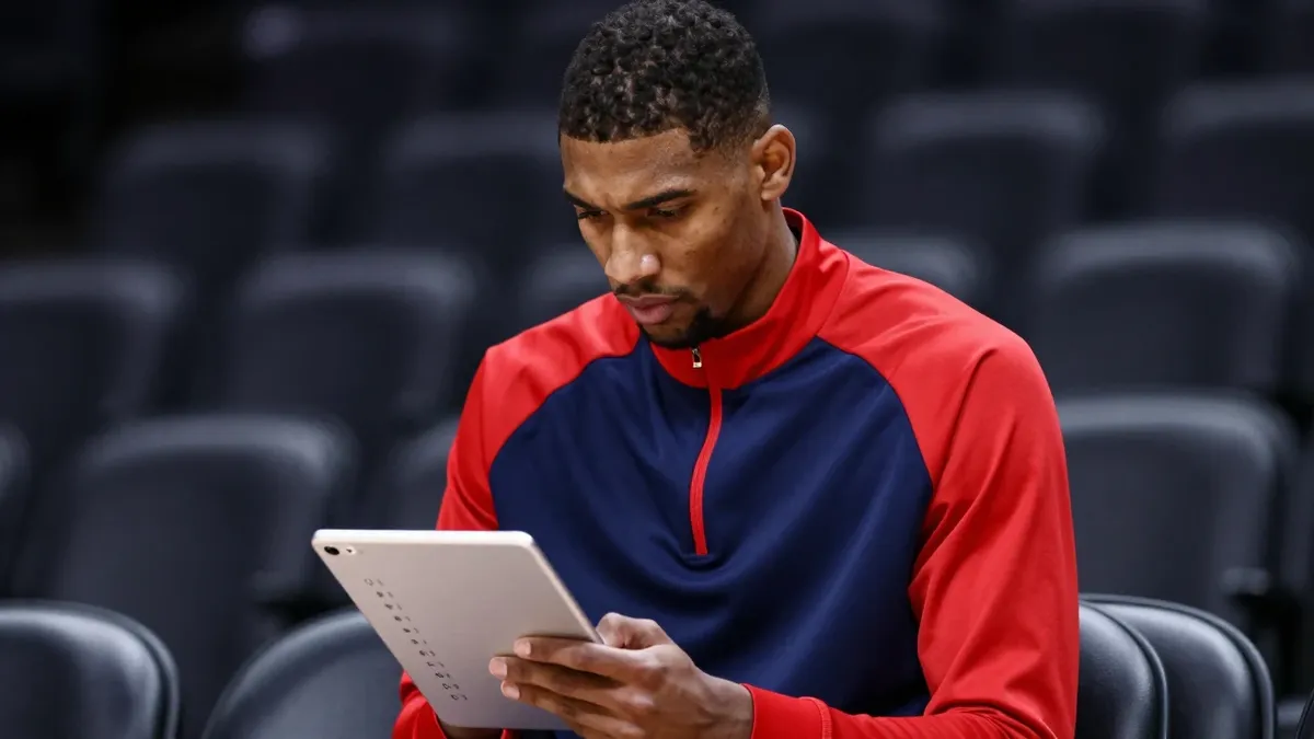 Get the latest on the Chicago Bulls 2026-27 roster, including the full player list, depth chart, and cap breakdown
